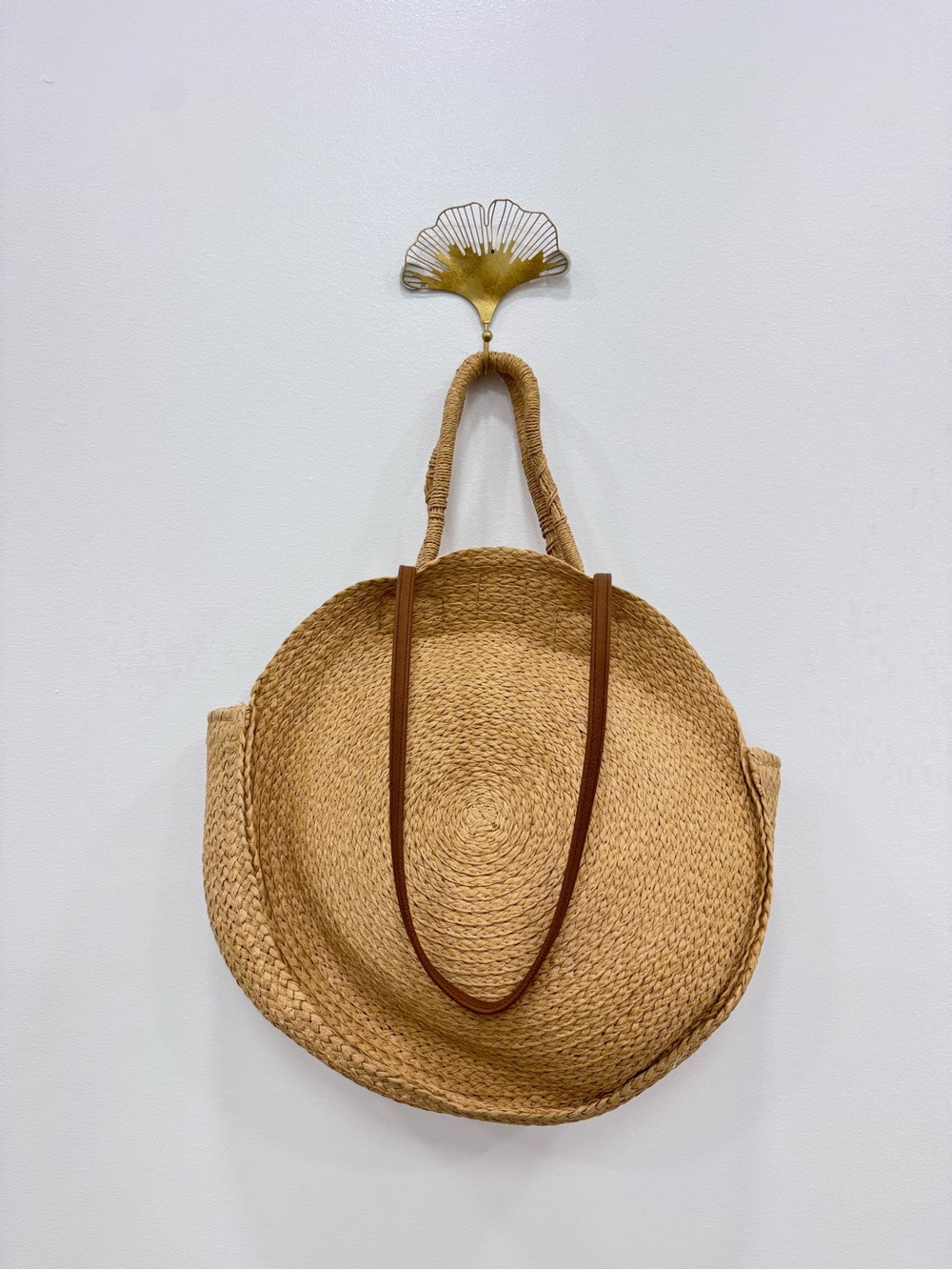 Rattan weave circle beach handbag tote Farmers market style bag - Picture 3 of 9